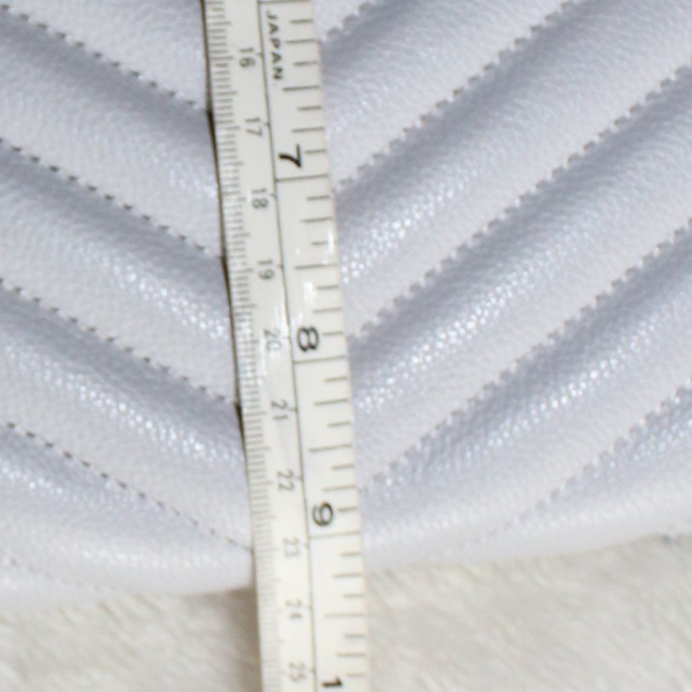 You will look CLASSY with this Rebecca Minkoff Edie Large Leather Zip Clutch - Picture 12 of 13